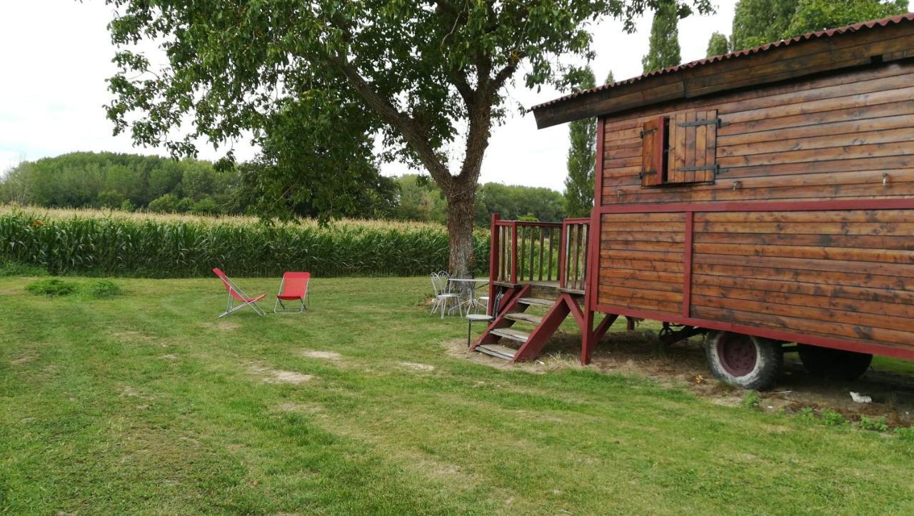 La Ferme De L'Isle Et Sa Roulotte Bed and Breakfast Avaray Eksteriør billede