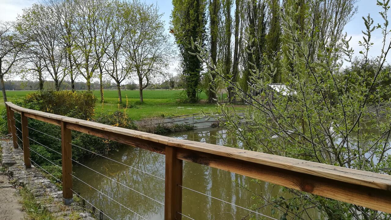 La Ferme De L'Isle Et Sa Roulotte Bed and Breakfast Avaray Eksteriør billede